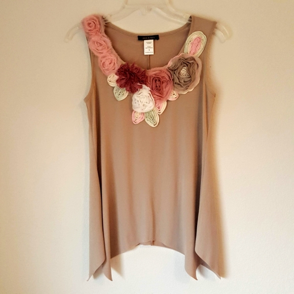 Beautiful top with ribbon flowers, size S - Picture 2 of 6